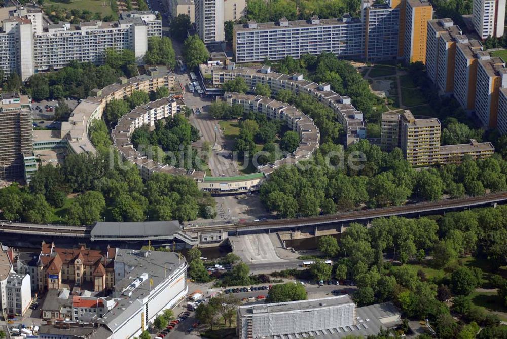 Berlin aus der Vogelperspektive: Blick auf den Mehringplatz in Friedrichshain-Kreuzberg