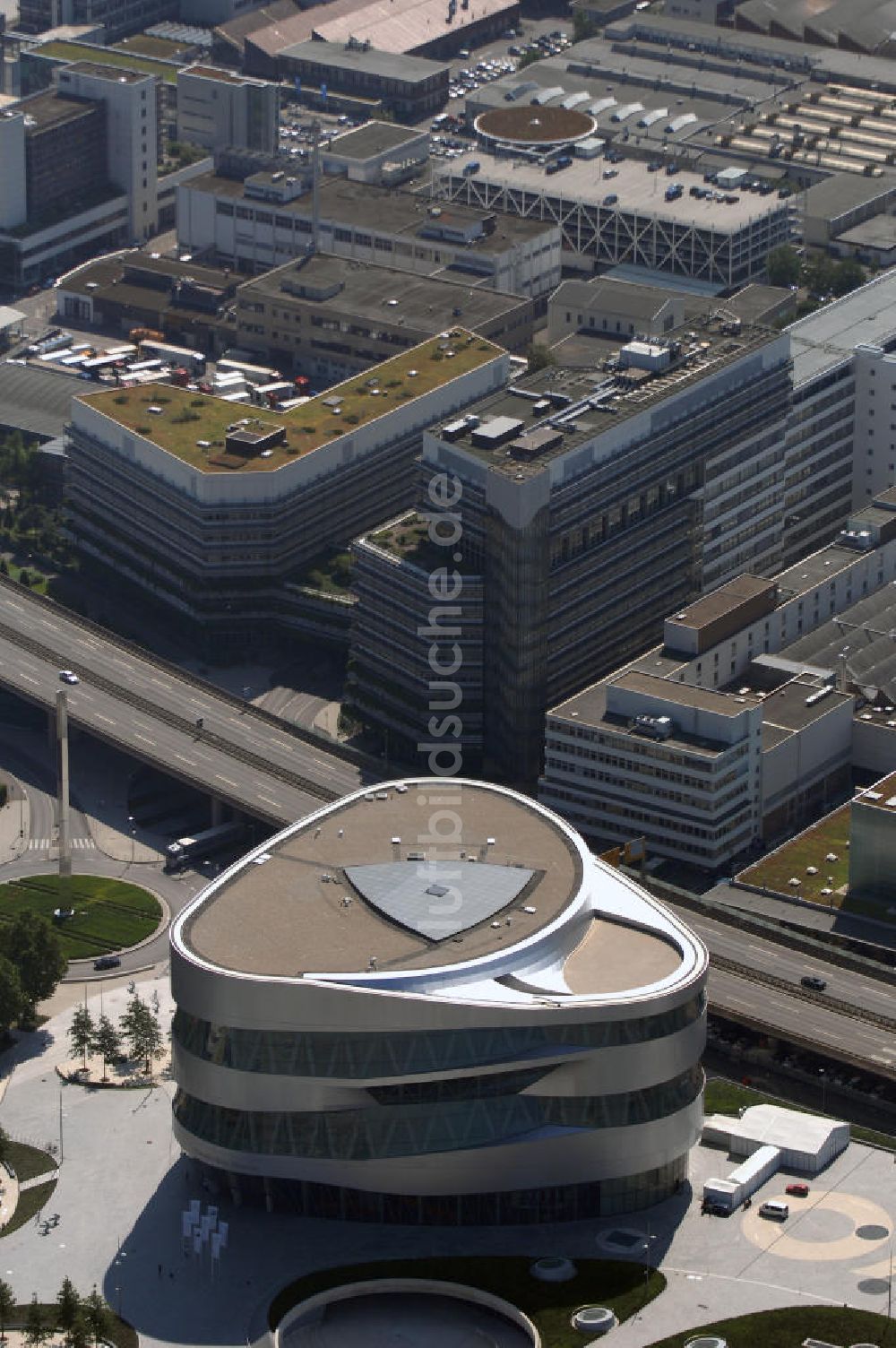 Luftaufnahme Stuttgart - Blick auf die Mercedes-Benz Welt in Stuttgart-Bad Cannstadt