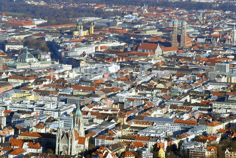 München aus der Vogelperspektive: Blick auf die Münchener Innenstadt mit der Frauenkirche.