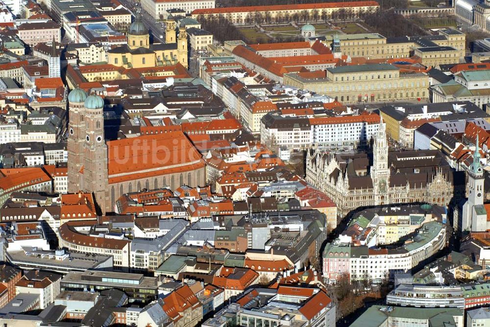 München aus der Vogelperspektive: Blick auf die Münchener Innenstadt mit der Frauenkirche.