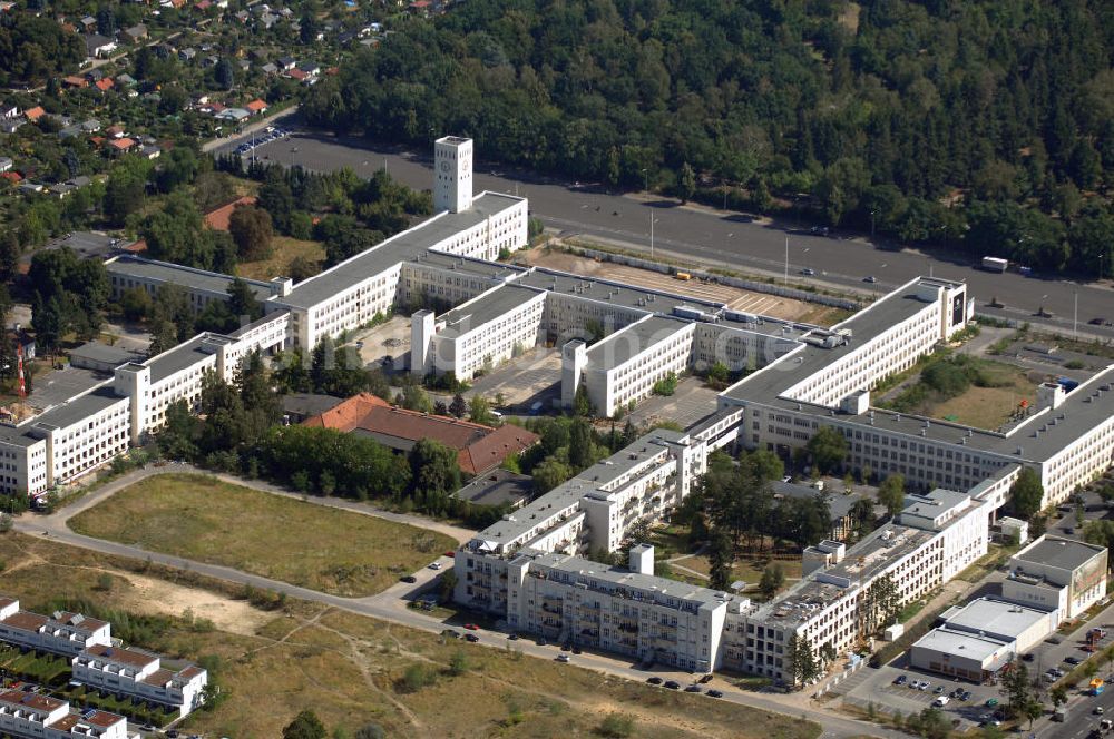 Berlin von oben - Blick auf den Monroe-Park in Berlin-Zehlendorf