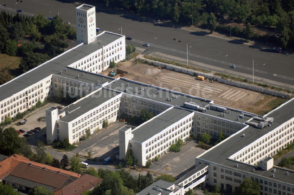 Luftbild Berlin - Blick auf den Monroe-Park in Berlin-Zehlendorf