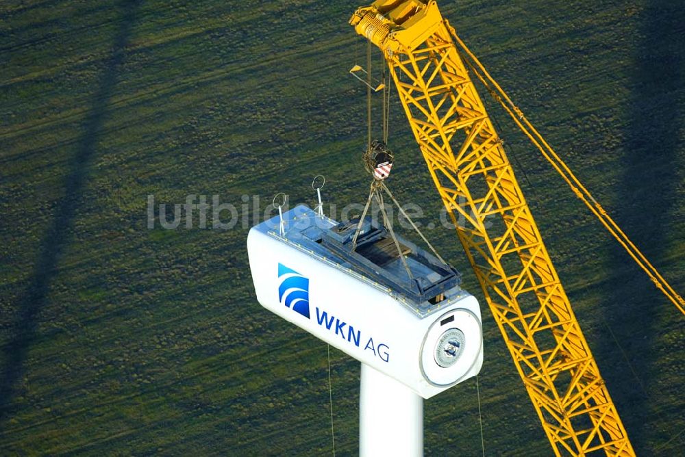 Luftaufnahme Oelsig - Blick auf Montagearbeiten zum Bau neuer Windkraftfelder bei Oelsig im südlichen Brandenburg