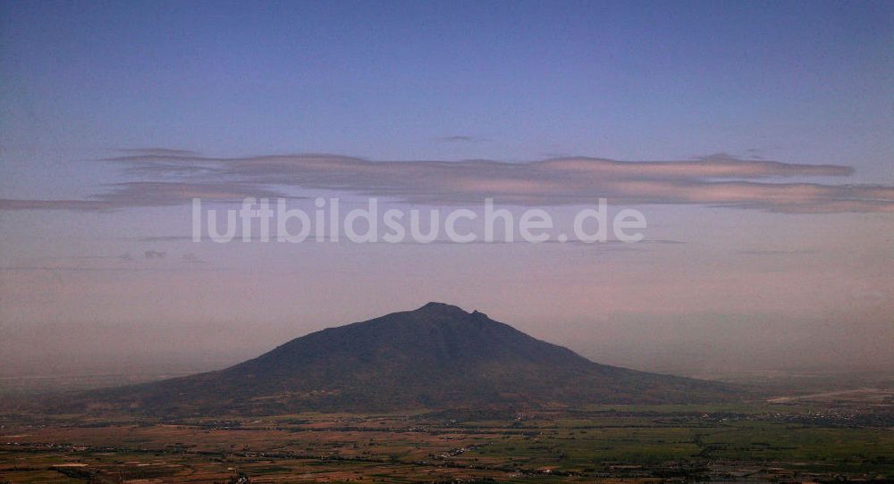 Angeles von oben - Blick auf den Mount Arayat