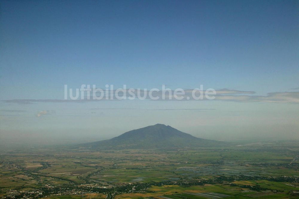 Angeles aus der Vogelperspektive: Blick auf den Mount Arayat