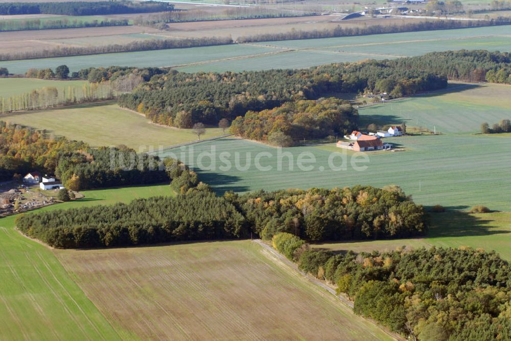 Luftaufnahme Rathenow - Blick auf Möthlowshof und Felder am Havelufer bei Rathenow