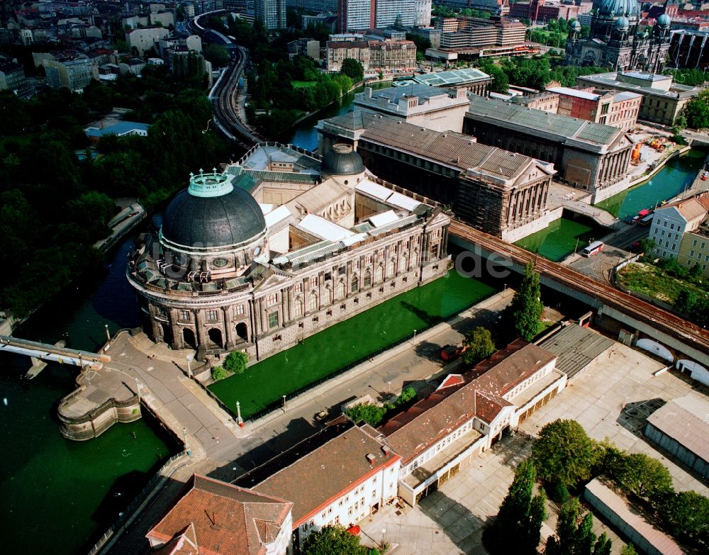 Berlin aus der Vogelperspektive: Blick auf die Museumsinsel mit dem Alten Museum, dem Neuen Museum, dem Pergamonmuseum, dem Bode-Museum und der Alten Nationalgalerie in Berlin - Mitte