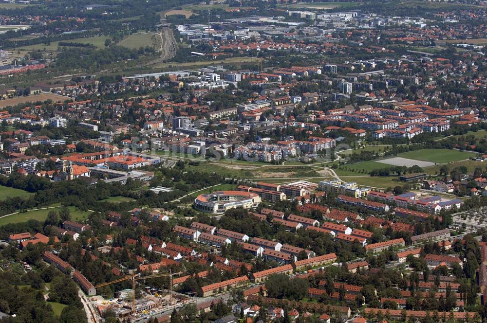 München aus der Vogelperspektive: Blick auf das Mutterhaus (Vinzenz-von-Paul-Straße) der Kongregation der Barmherzigen Schwestern und den Stadtteil Echarding und Josephburg in München