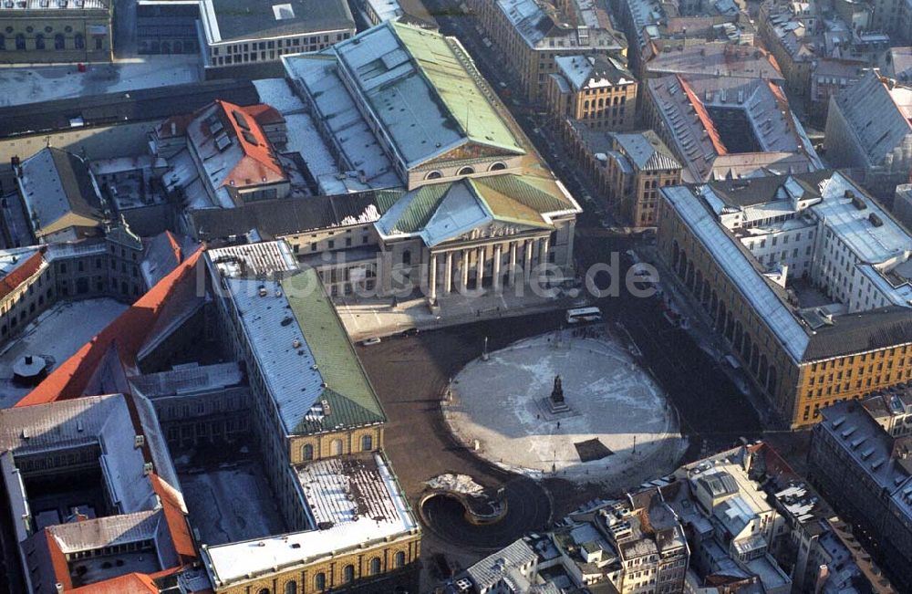 München / Bayern aus der Vogelperspektive: Blick auf das Nationaltheater in München