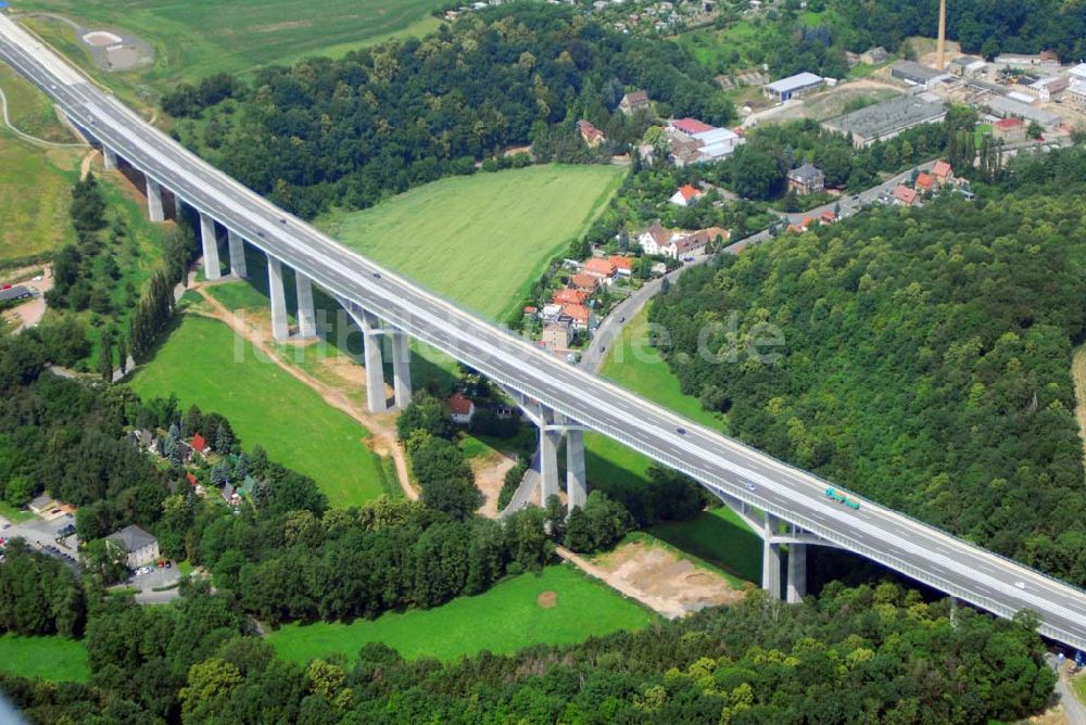 Dresden-Heidenau aus der Vogelperspektive: Blick auf die neu errichtete Autobahn A17 mit dem Viadukt über dem Müglitztal in Dresden-Heidenau