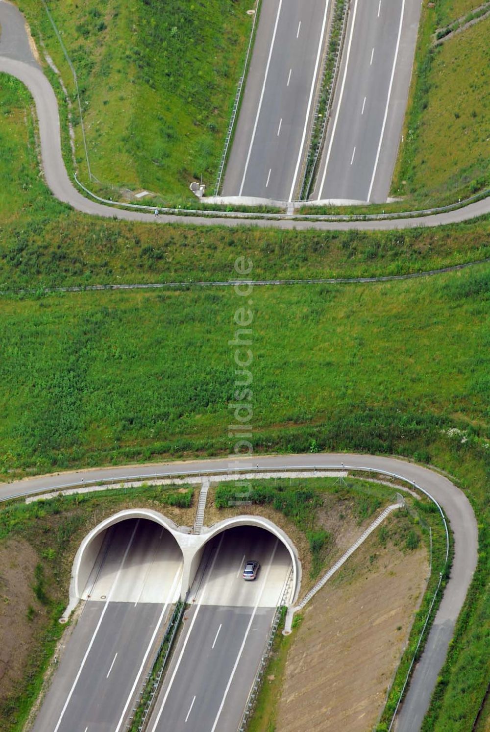 Dresden-Heidenau aus der Vogelperspektive: Blick auf die neu errichtete Autobahn A17 mit dem Viadukt über dem Müglitztal in Dresden-Heidenau