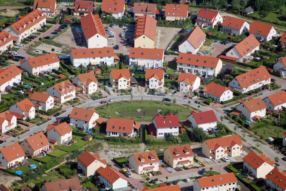 Schildow aus der Vogelperspektive: Blick auf das neu errichtete Wohngebiet Schildower Pfaffenwald in Schildow