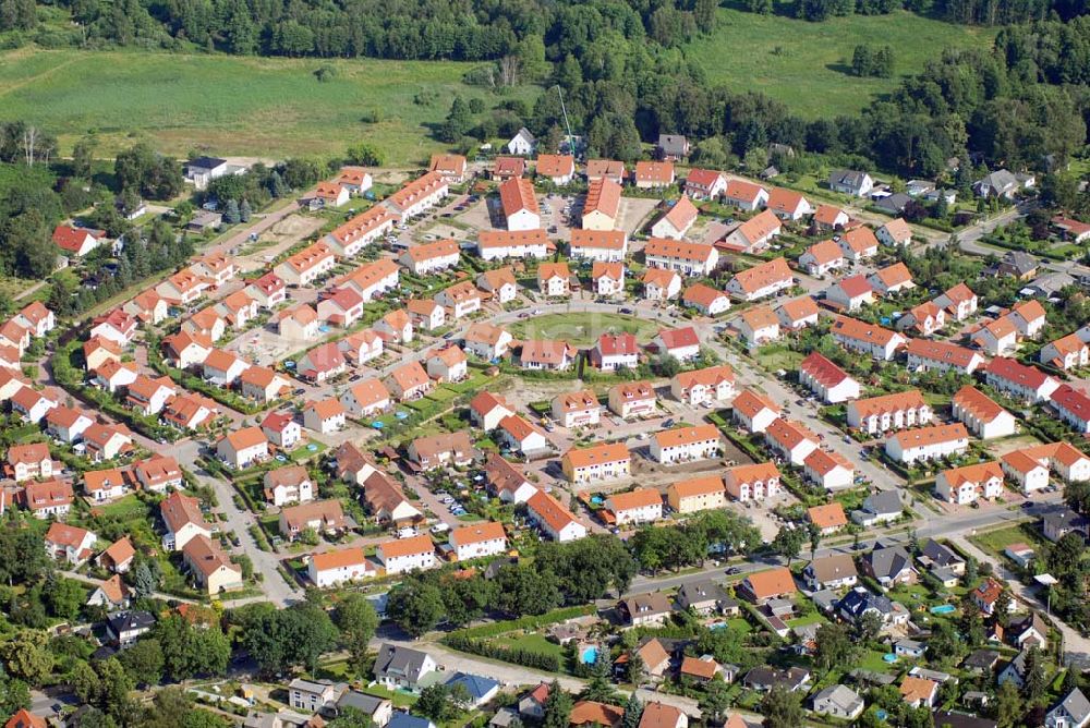 Schildow von oben - Blick auf das neu errichtete Wohngebiet Schildower Pfaffenwald in Schildow