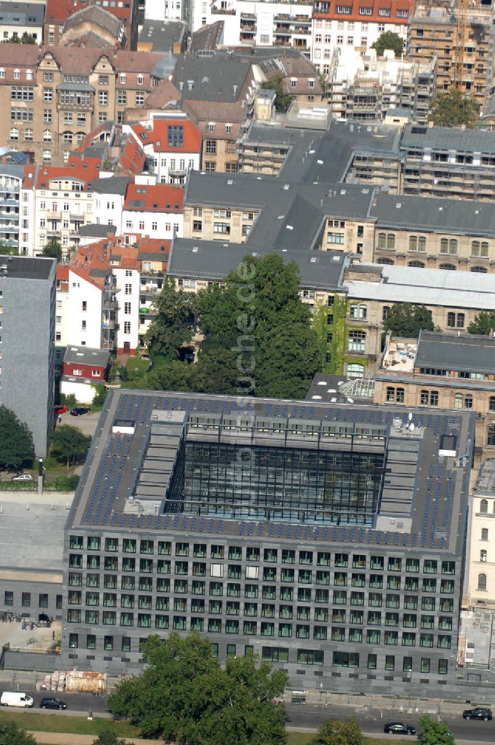 Luftbild Berlin - Blick auf den Neubau des Bundesministeriums für Verkehr, Bau und Stadtentwicklung in Berlin