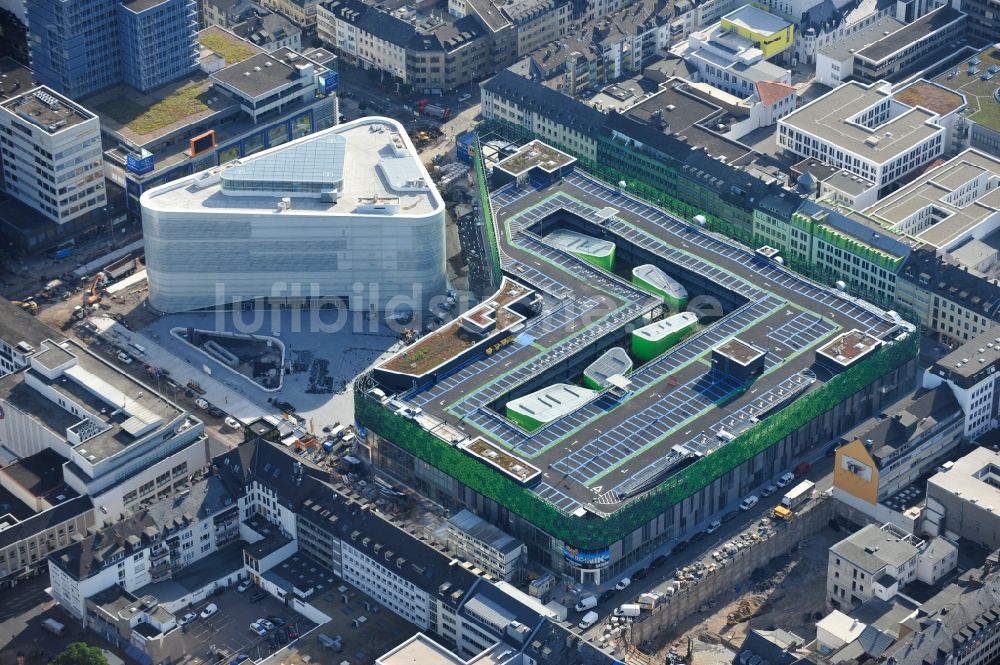 Koblenz aus der Vogelperspektive: Blick auf Neubau des Einkaufszentrums und Kulturgebäude Forum Mittelrhein auf dem Zentralplatz in Koblenz