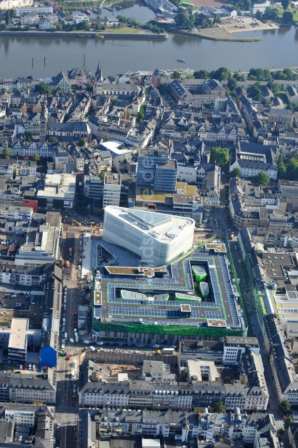 Luftaufnahme Koblenz - Blick auf Neubau des Einkaufszentrums und Kulturgebäude Forum Mittelrhein auf dem Zentralplatz in Koblenz