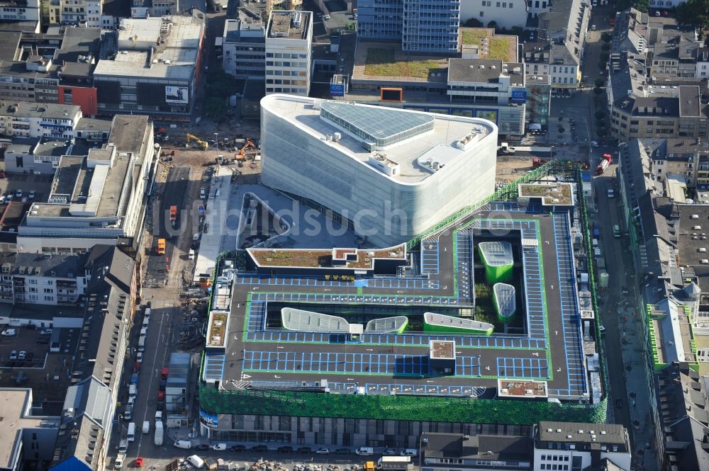 Koblenz von oben - Blick auf Neubau des Einkaufszentrums und Kulturgebäude Forum Mittelrhein auf dem Zentralplatz in Koblenz