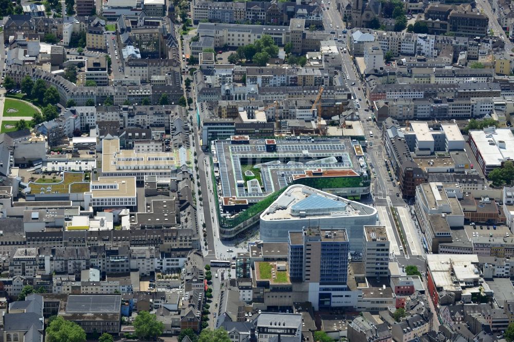 Koblenz aus der Vogelperspektive: Blick auf Neubau des Einkaufszentrums und Kulturgebäude Forum Mittelrhein auf dem Zentralplatz in Koblenz