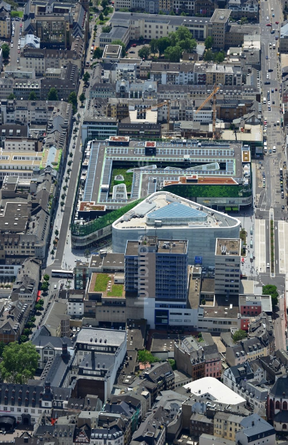 Luftbild Koblenz - Blick auf Neubau des Einkaufszentrums und Kulturgebäude Forum Mittelrhein auf dem Zentralplatz in Koblenz