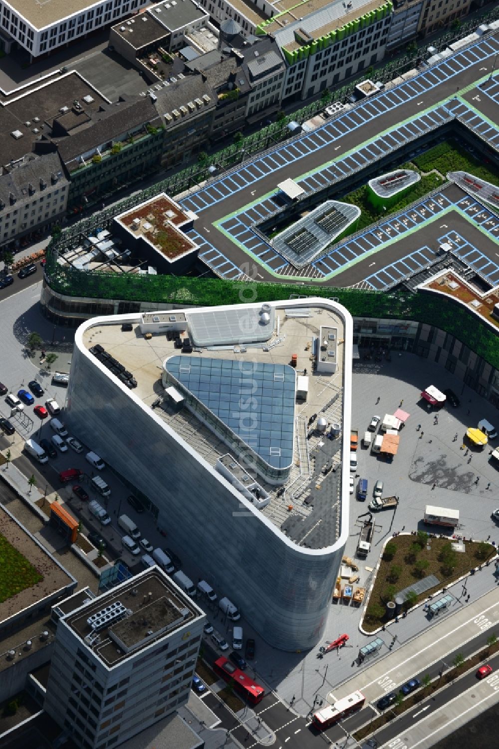 Koblenz von oben - Blick auf Neubau des Einkaufszentrums und Kulturgebäude Forum Mittelrhein auf dem Zentralplatz in Koblenz