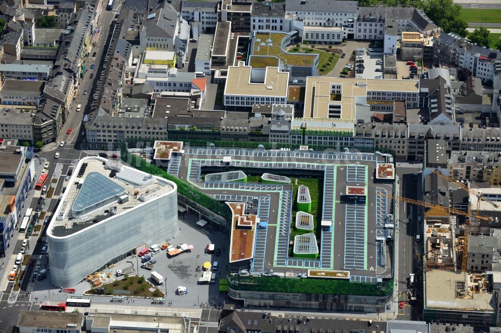 Koblenz aus der Vogelperspektive: Blick auf Neubau des Einkaufszentrums und Kulturgebäude Forum Mittelrhein auf dem Zentralplatz in Koblenz