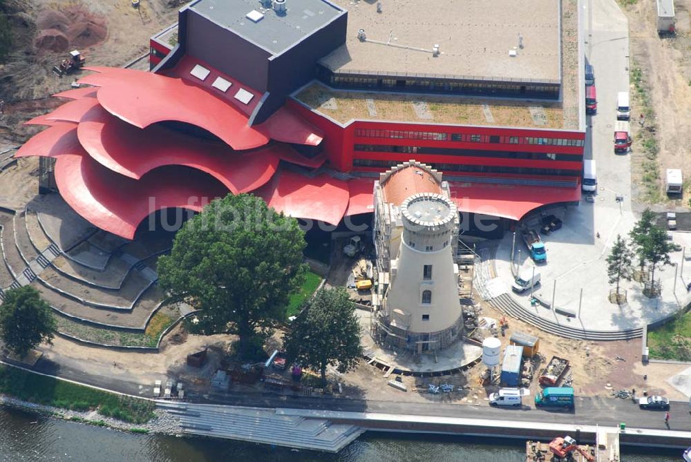 Potsdam aus der Vogelperspektive: Blick auf den Neubau des Hans Otto Theaters in Potsdam