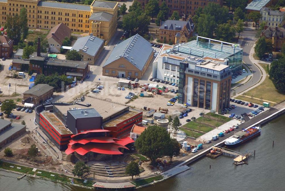 Potsdam aus der Vogelperspektive: Blick auf den Neubau des Hans Otto Theaters in Potsdam