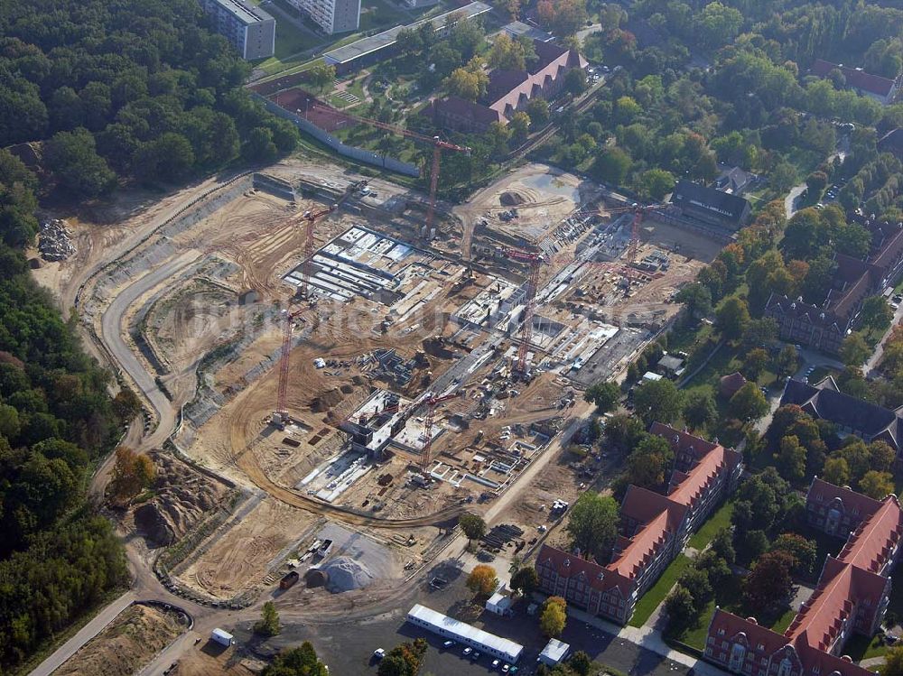 Berlin aus der Vogelperspektive: 05.10.2004 Blick auf den Neubau der Heliuskliniken AG auf dem Gelände des Krankenhauses Berlin-Buch.