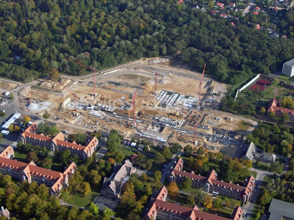 Luftaufnahme Berlin - 05.10.2004 Blick auf den Neubau der Heliuskliniken AG auf dem Gelände des Krankenhauses Berlin-Buch.