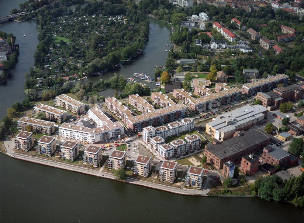 Berlin - Köpenick aus der Vogelperspektive: Blick auf das Neubauwohngebiet Der Krusenick an der Friedrichshagener Straße in Berlin-Köpenick