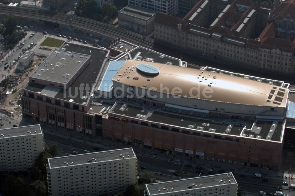 Luftaufnahme Berlin - Blick auf das neue Einkaufszentrum Alexa am Berliner Alexanderplatz in Berlin-Mitte