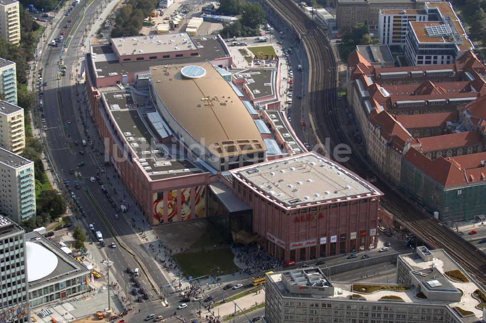 Luftaufnahme Berlin - Blick auf das neue Einkaufszentrum Alexa am Berliner Alexanderplatz in Berlin-Mitte