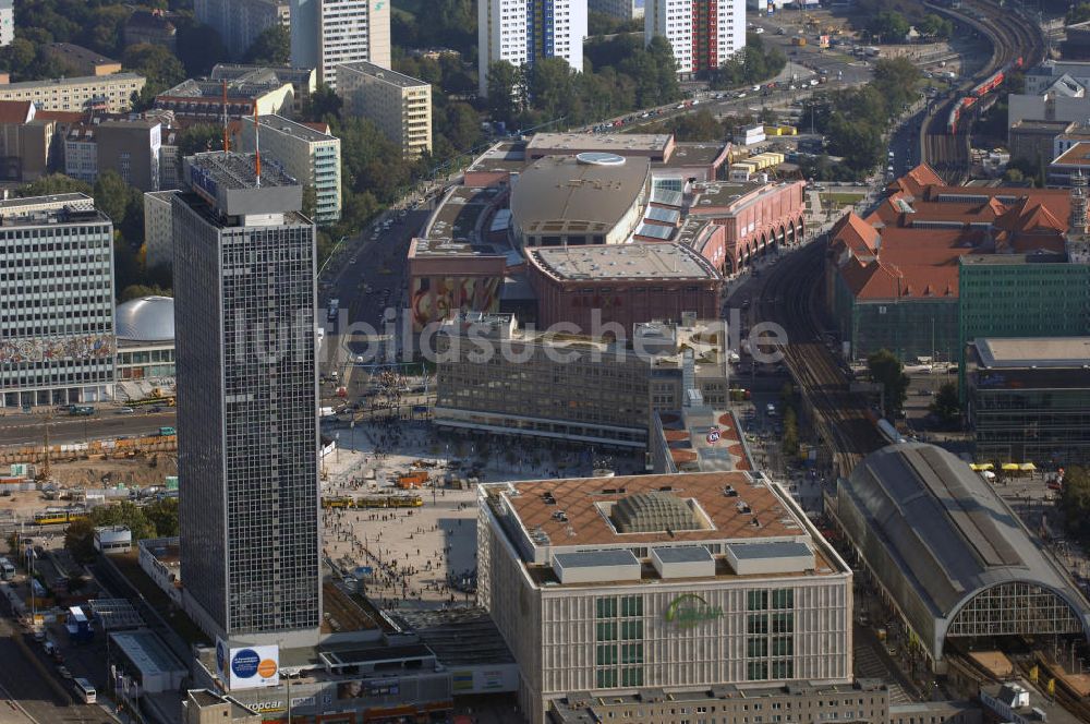 Luftaufnahme Berlin - Blick auf das neue Einkaufszentrum Alexa am Berliner Alexanderplatz in Berlin-Mitte