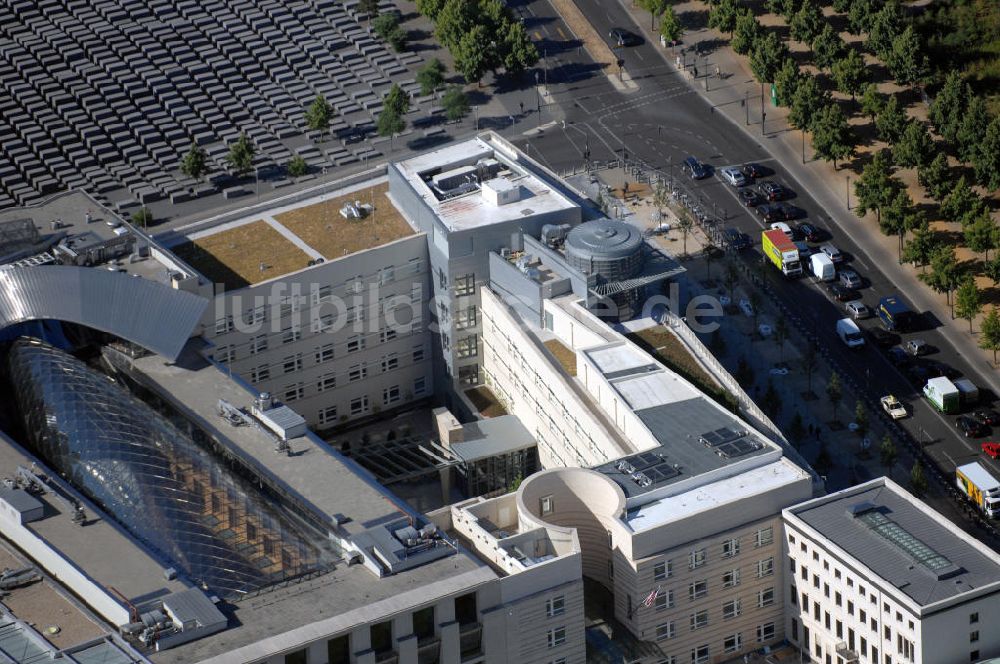 Luftaufnahme Berlin Mitte - Blick auf das neue Gebäude der US-Botschaft in Berlin