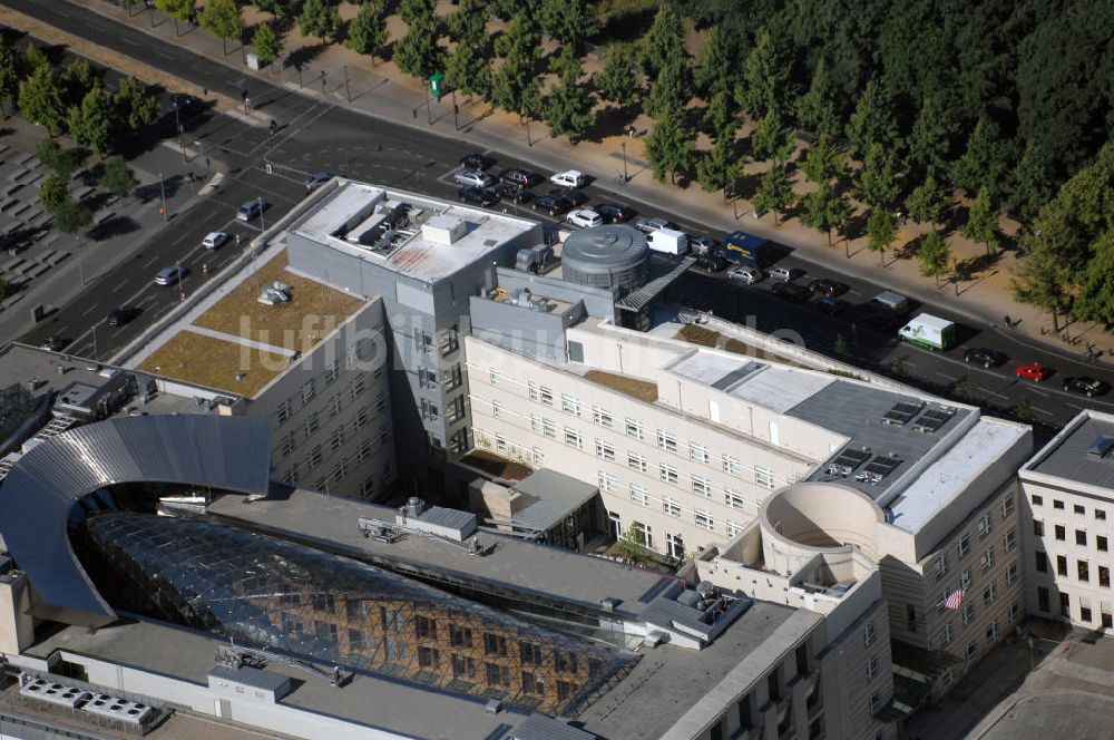 Berlin Mitte von oben - Blick auf das neue Gebäude der US-Botschaft in Berlin