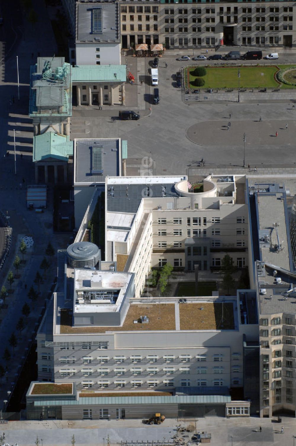 Luftaufnahme Berlin Mitte - Blick auf das neue Gebäude der US-Botschaft in Berlin