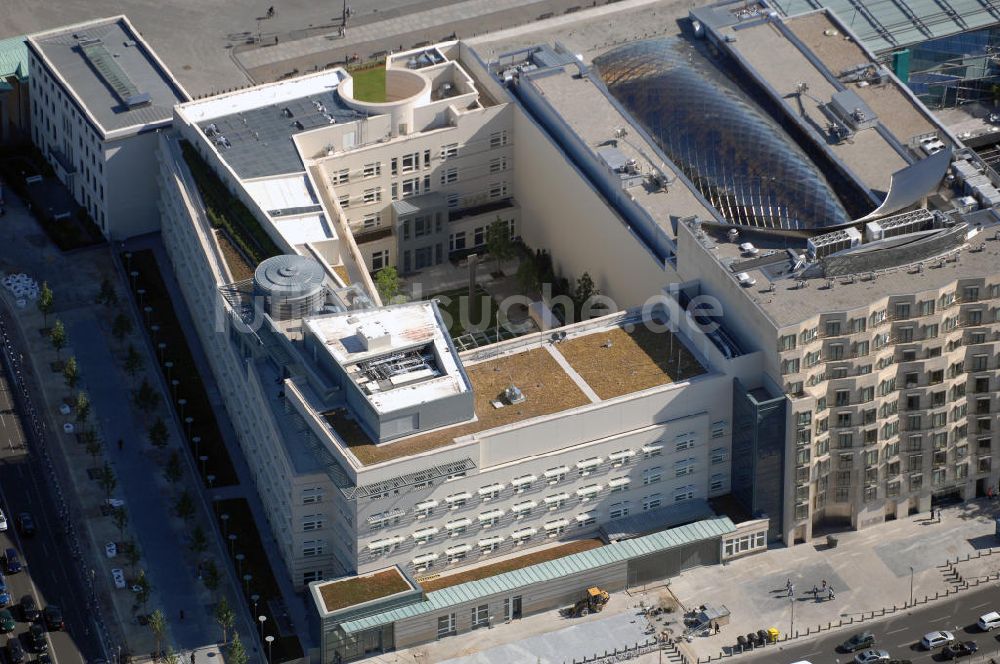 Berlin Mitte von oben - Blick auf das neue Gebäude der US-Botschaft in Berlin