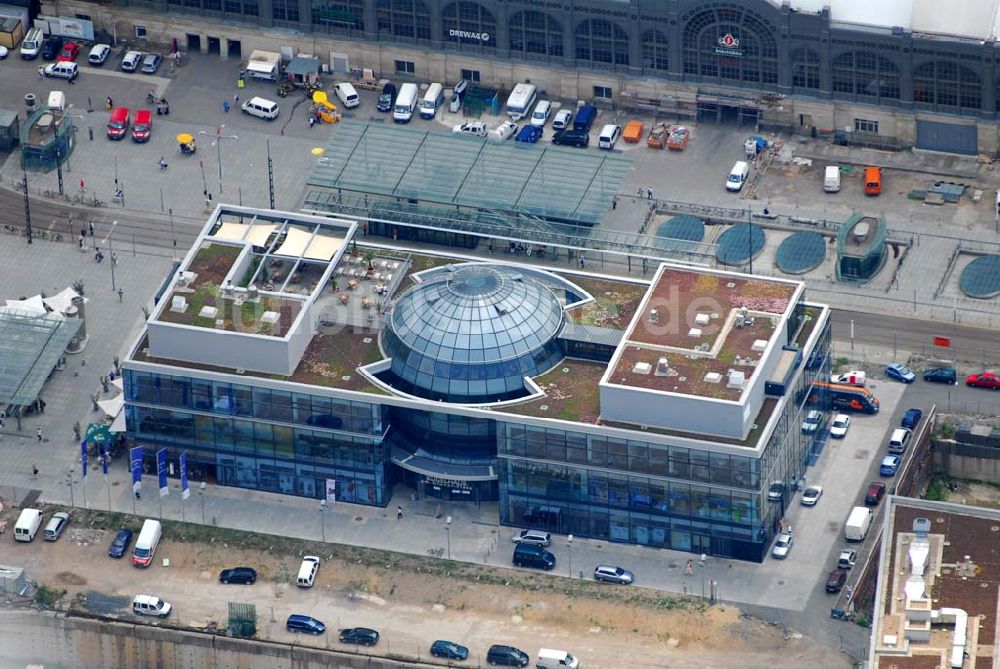 Luftbild Dresden - Blick auf das neue Glaskugelhaus am Wiener Platz vor dem Dresdner Hauptbahnhof