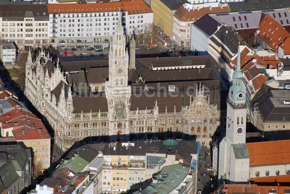 Luftbild München - Blick auf das Neue Rathaus in München