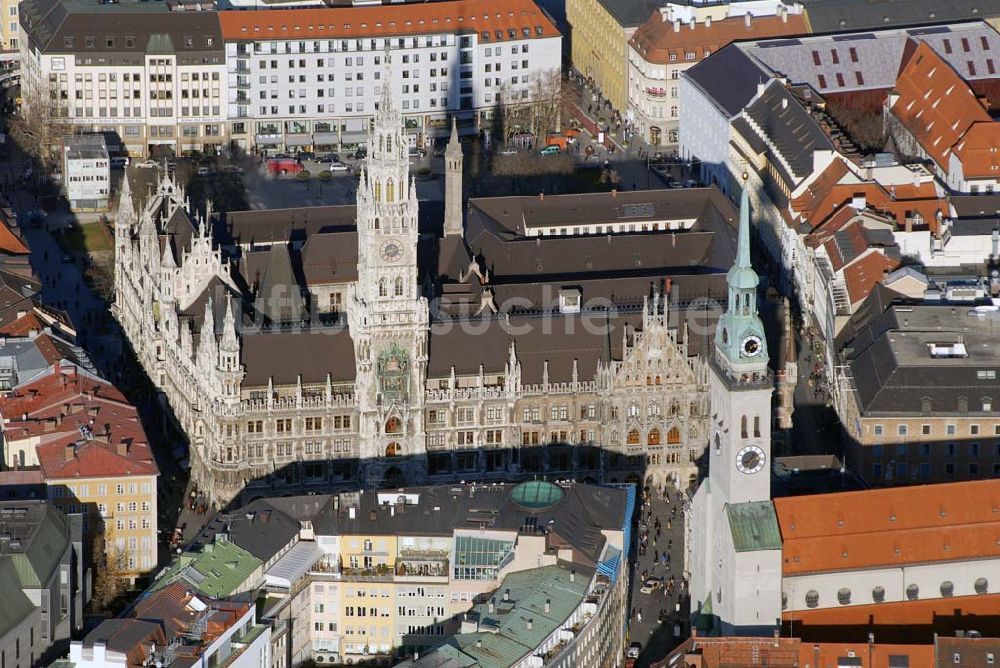 Luftaufnahme München - Blick auf das Neue Rathaus in München