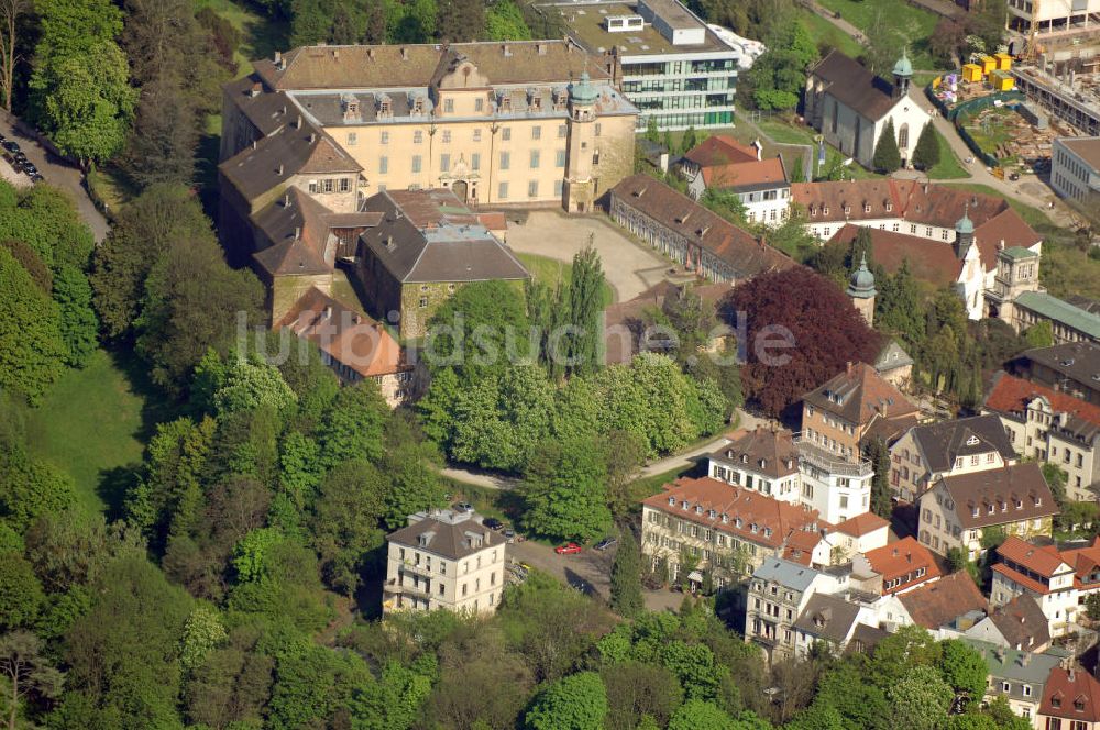 Baden-Baden von oben - Blick auf das Neue Schloss und Altstadt in Baden-Baden