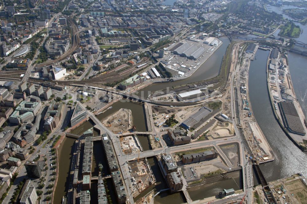 Luftbild Hamburg - Blick auf den neuen Hamburger Stadtteil HafenCity an der Elbe