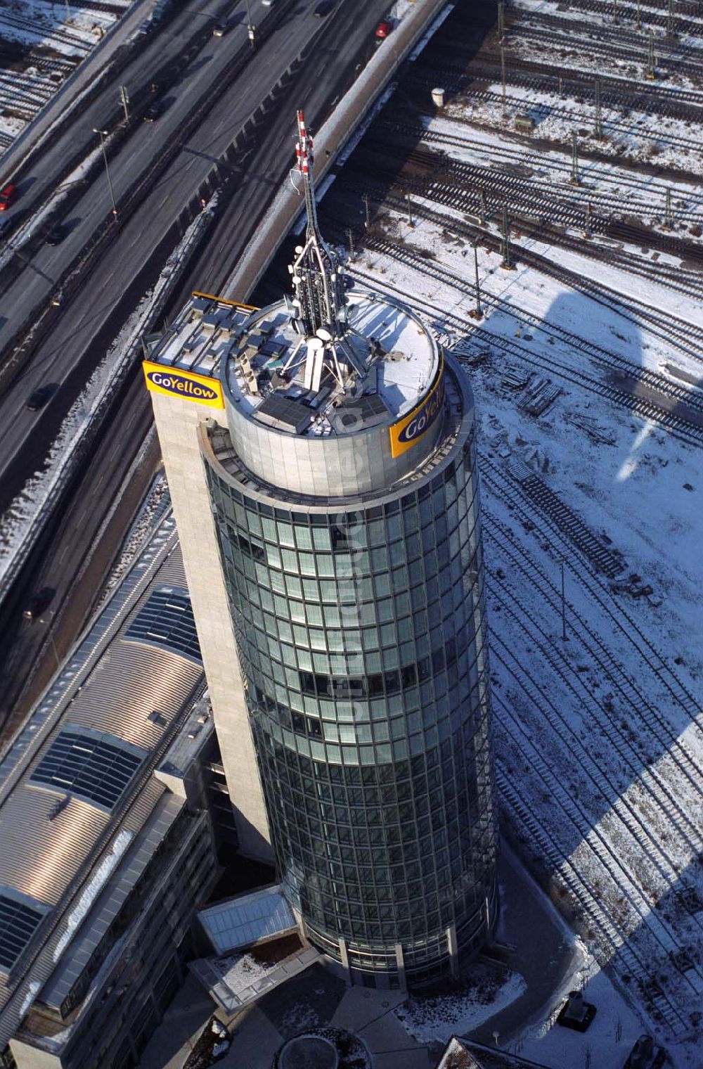 München / Bayern von oben - Blick auf den neuen Turm von Daimler Benz in München