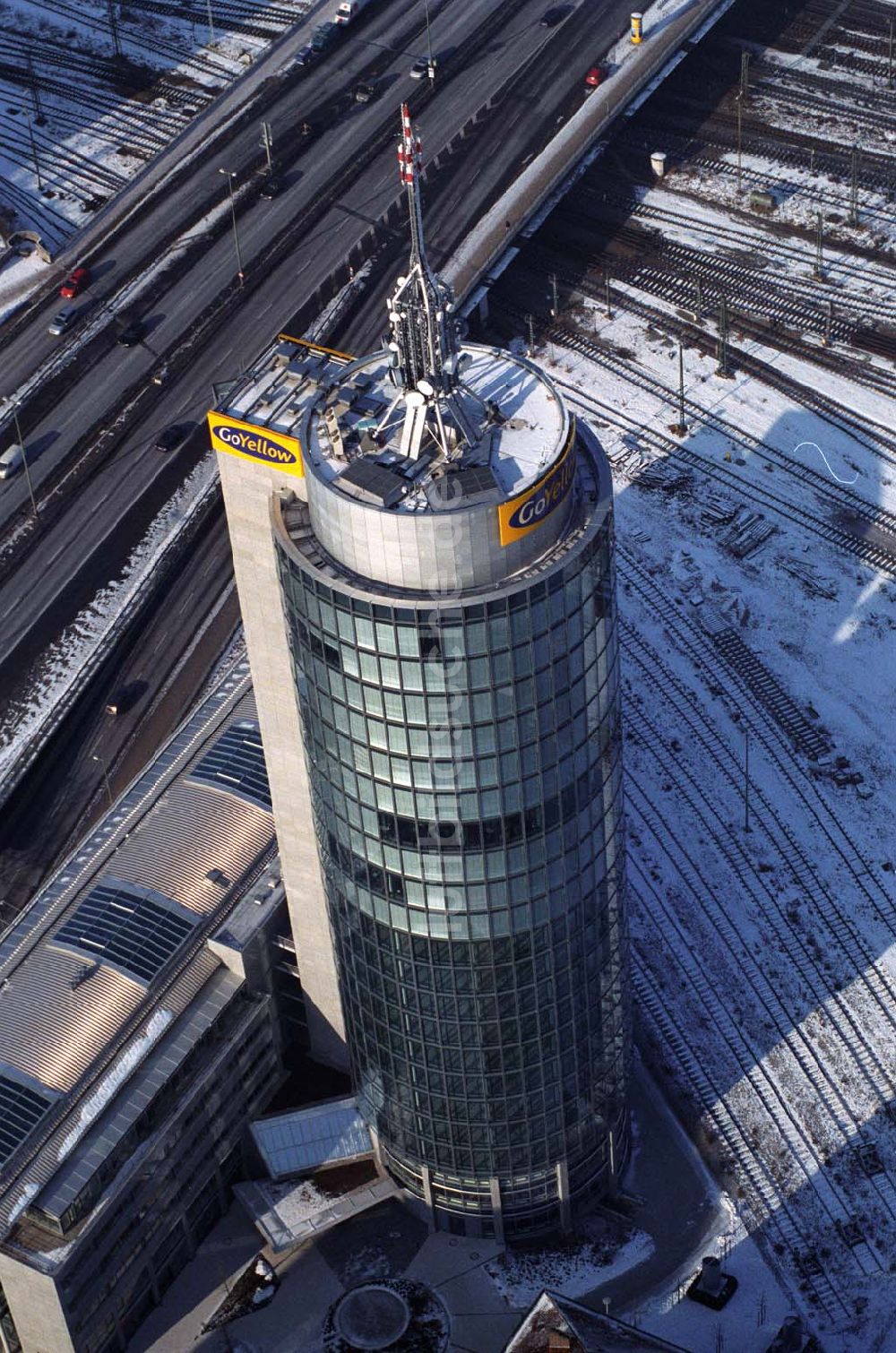 Luftbild München / Bayern - Blick auf den neuen Turm von Daimler Benz in München