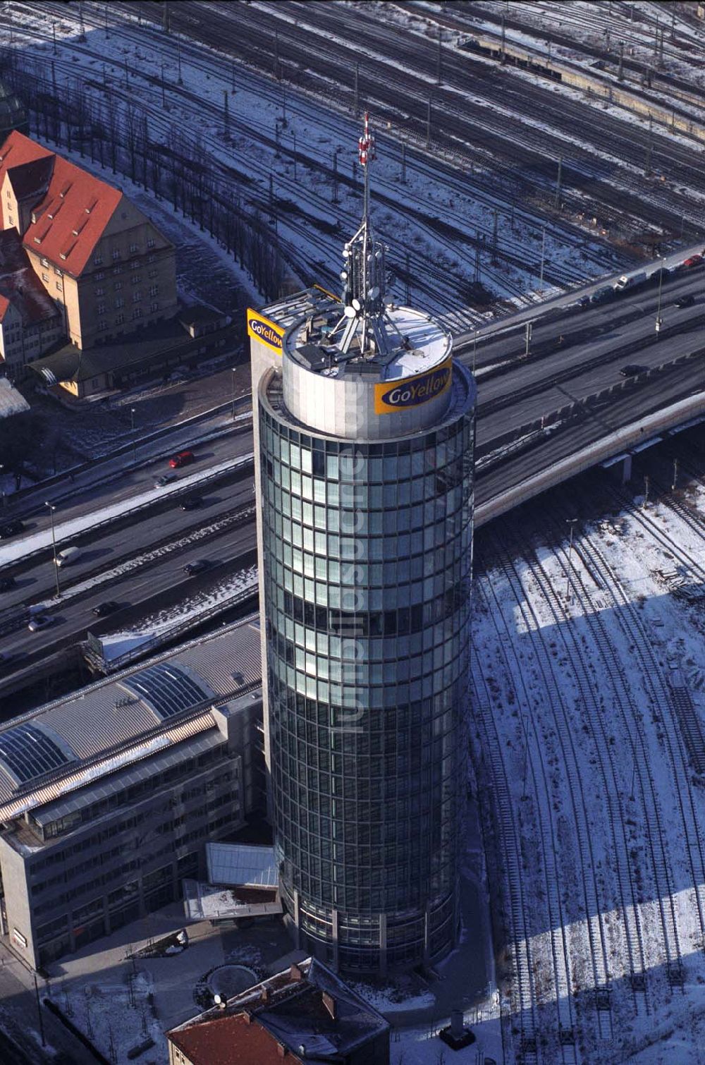 Luftaufnahme München / Bayern - Blick auf den neuen Turm von Daimler Benz in München