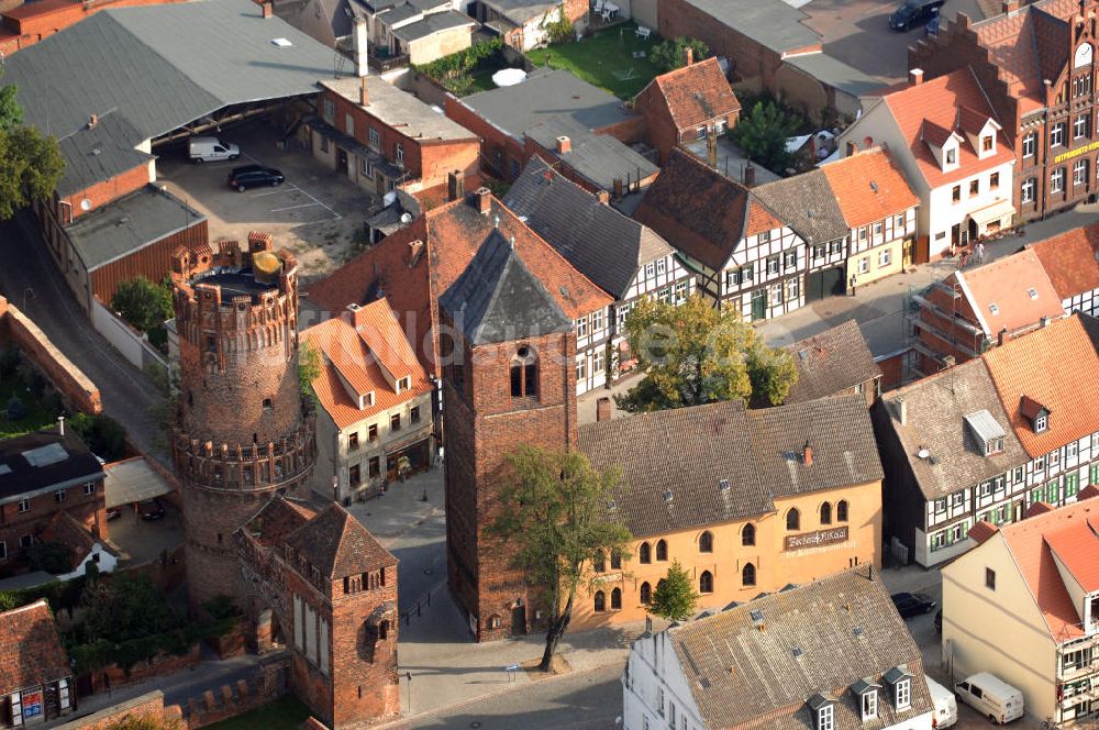 Luftbild Tangermünde - Blick auf das Neustädter Tor ind Tangermünde