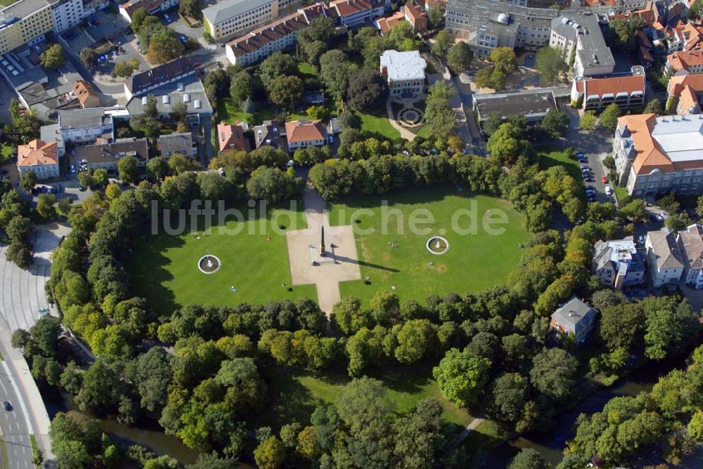 Braunschweig aus der Vogelperspektive: Blick auf den Obelisk auf dem Löwenwall in Braunschweig