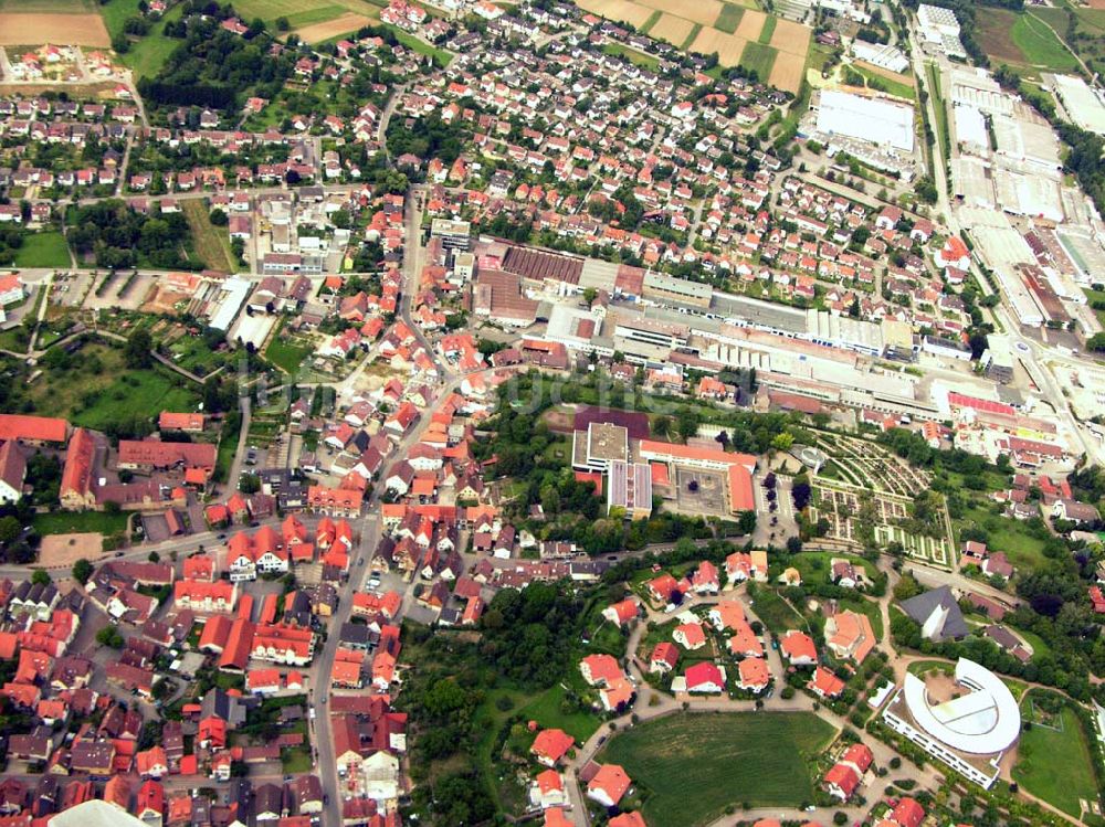 Oberderdingen aus der Vogelperspektive: Blick auf Oberderdingen und die Realschule