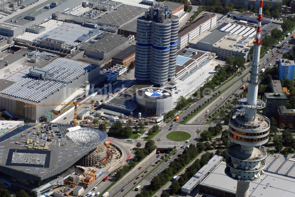 Luftaufnahme München - Blick auf den Olympiaturm und den Neubau der BMW Welt in München