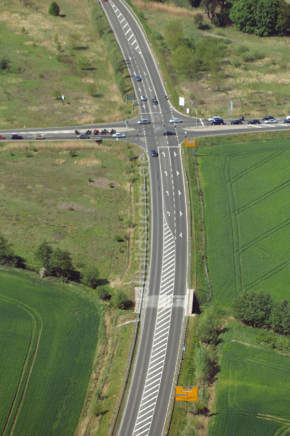 BAD FREIENWALDE von oben - Blick auf die Ortsumfahrung der Bundesstrasse B 167 nördlich von Bad Freienwalde